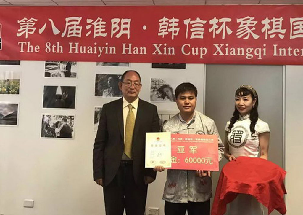 Kỳ thủ Lại Lý Huynh giành cúp bạc cờ tướng Hàn Tín bôi