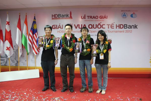 hdbank2photo_100.jpg