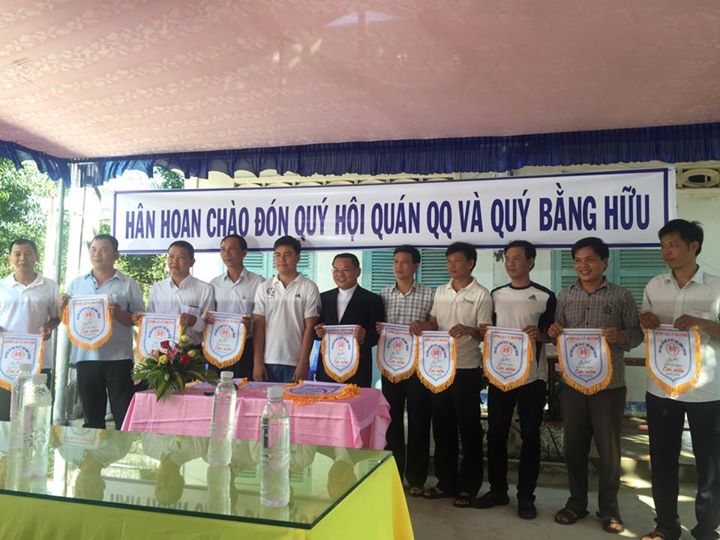 Lại Lý Huynh thi đấu cờ mù cùng 10 kỳ thủ Bình Thuận